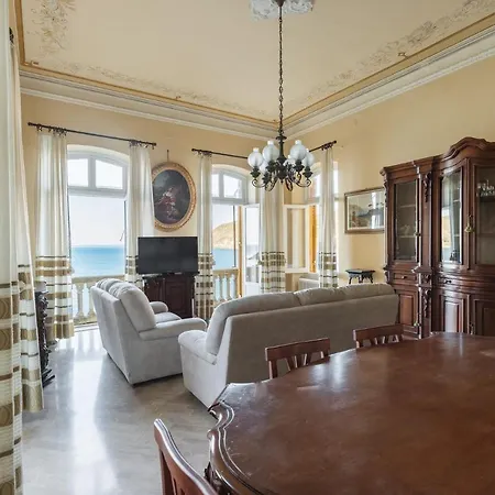 Porzione Di Villa Pallastrelli * Λεβάντο